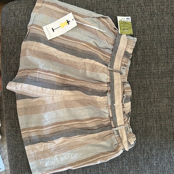 Stripped Shorts - Picture 5 of 5